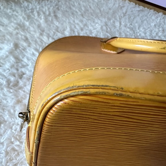 🥳HOST PICK🥳 Vintage Louis Vuitton Yellow Epi Leather Alma PM - Picture 11 of 16